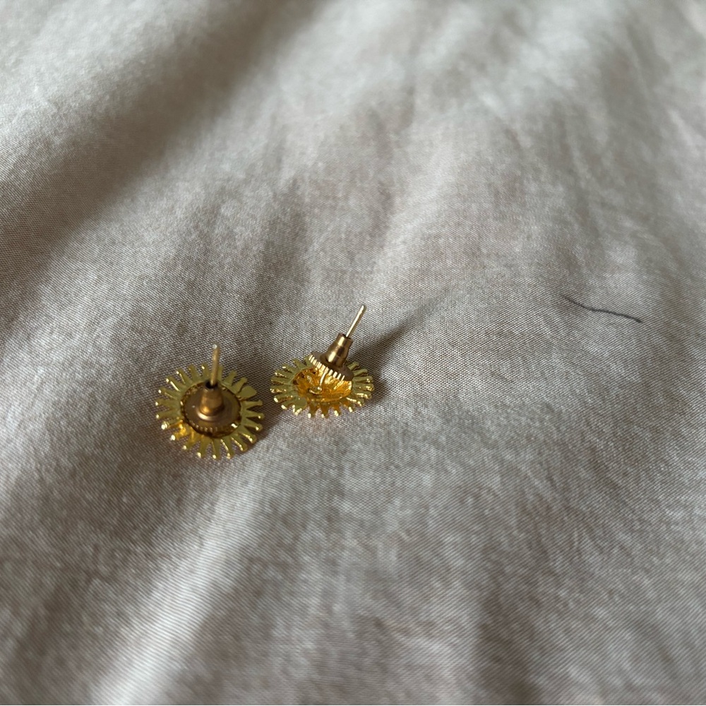 Elegant Gold Sunburst Earrings - Picture 2 of 4
